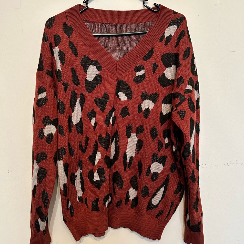 Burgundy gray black v neck Leopard Sweater